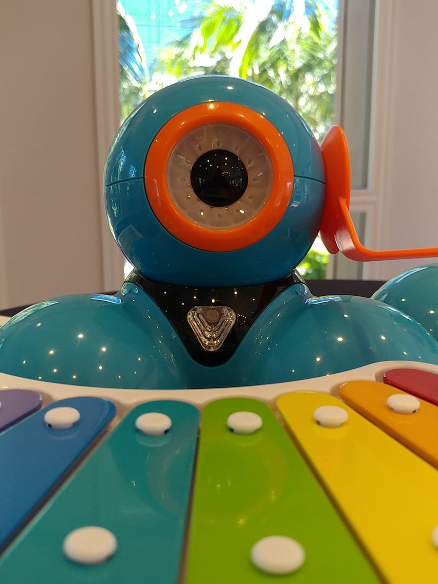 MsGeekyTeach's tweet image. Come learn about @Sphero @PlayOsmo @OZOBOT @WonderWorkshop @littleBits @SwiftPlayground w/ @bribriggs @jcorippo &amp;amp; I #STEAMPunk #CISC2017