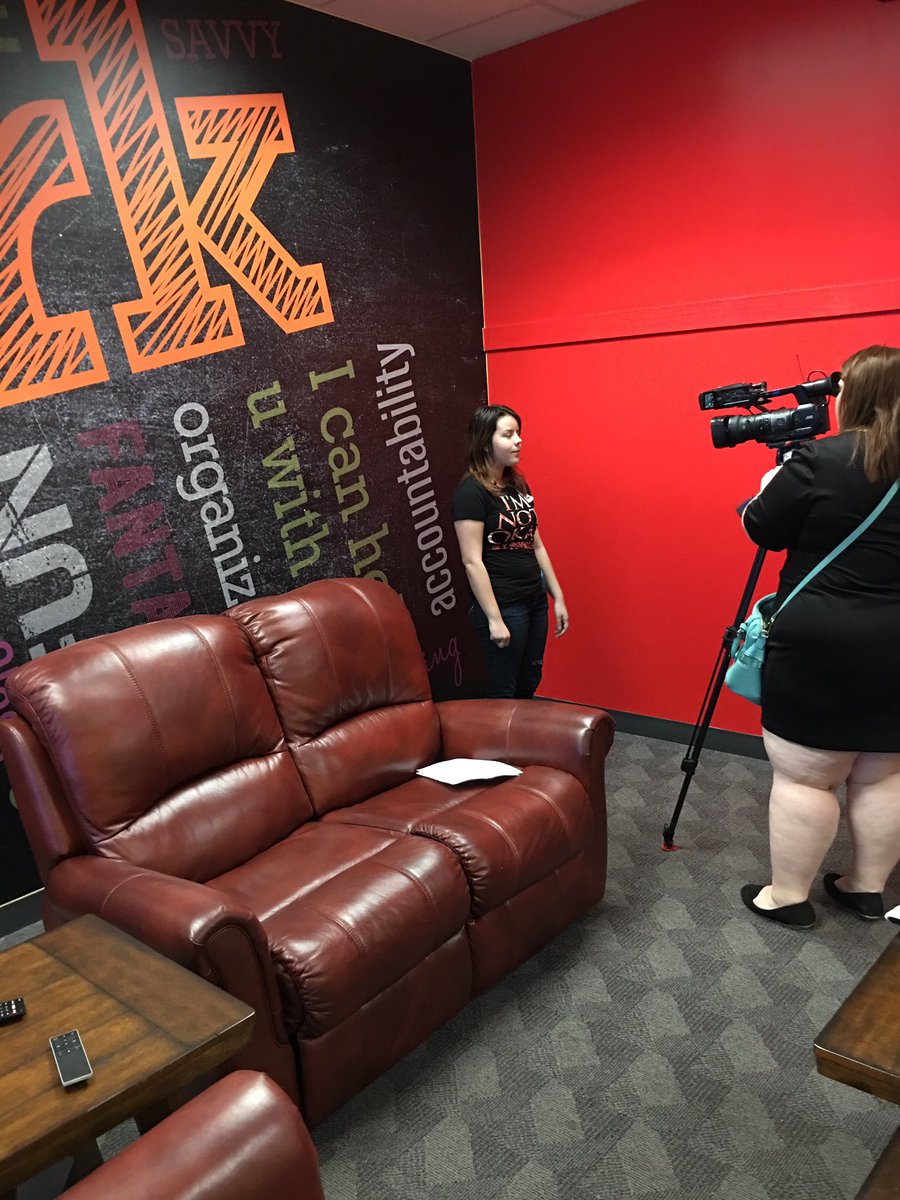 AlishaNeilson5's tweet photo. Love that our media take were here today's event!! #HighTechnologyDay #hacemos #LifeAtATT https://t.co/Yj471Ztj4z