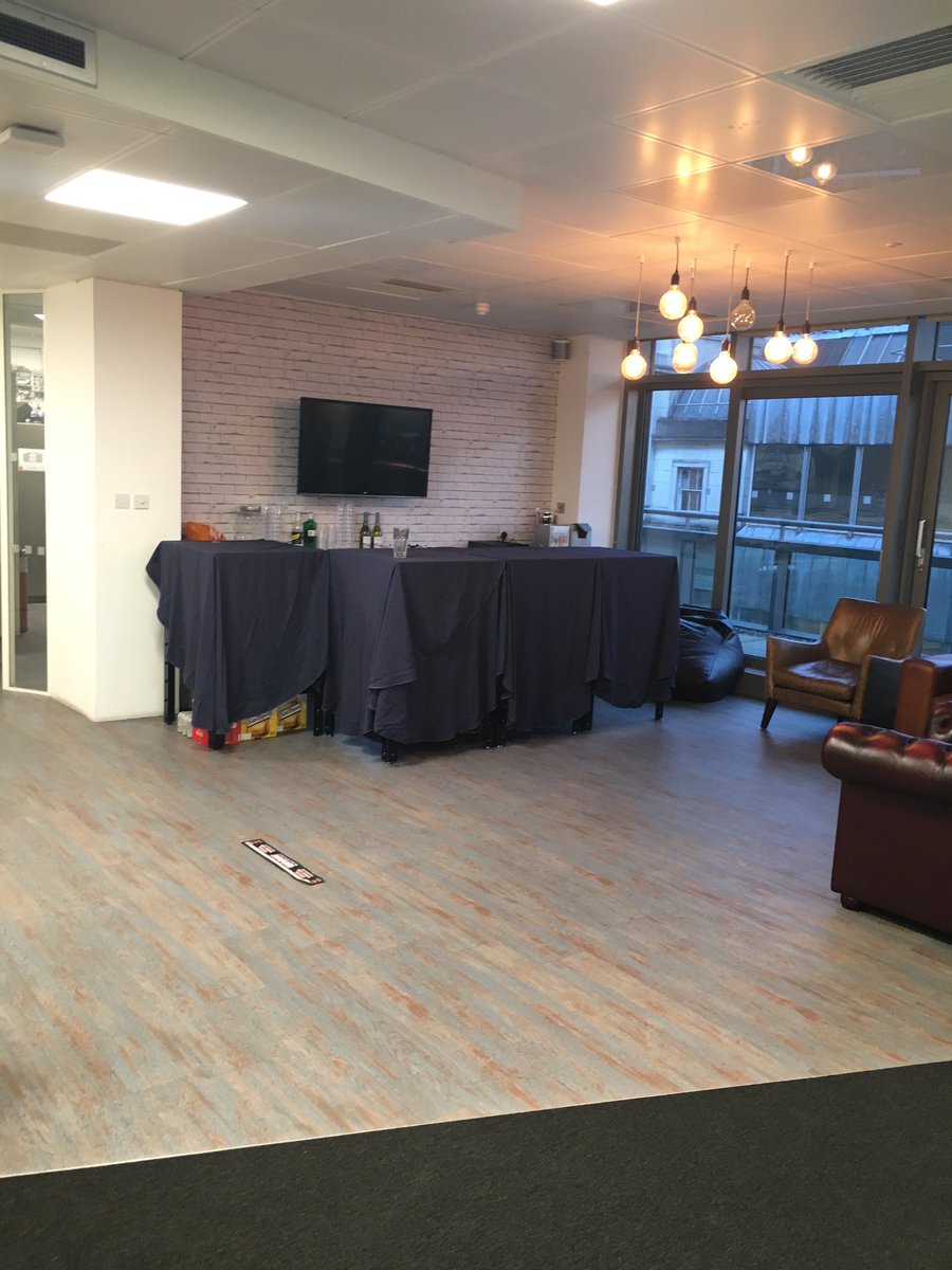 TheDigitalU's tweet photo. The stage is set! @SOLA_GROUP #GDPRchat #gdpr @DanielHerbert1 https://t.co/4Pkm7F8jSk