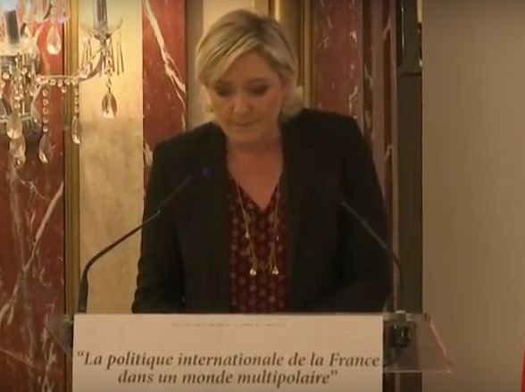 RTenfrancais's tweet photo. #MarineLePen tient une conférence de presse sur sa vision de la politique internationale
EN DIRECT : https://t.co/S3Smkj9J5I https://t.co/BavDeK0TE4