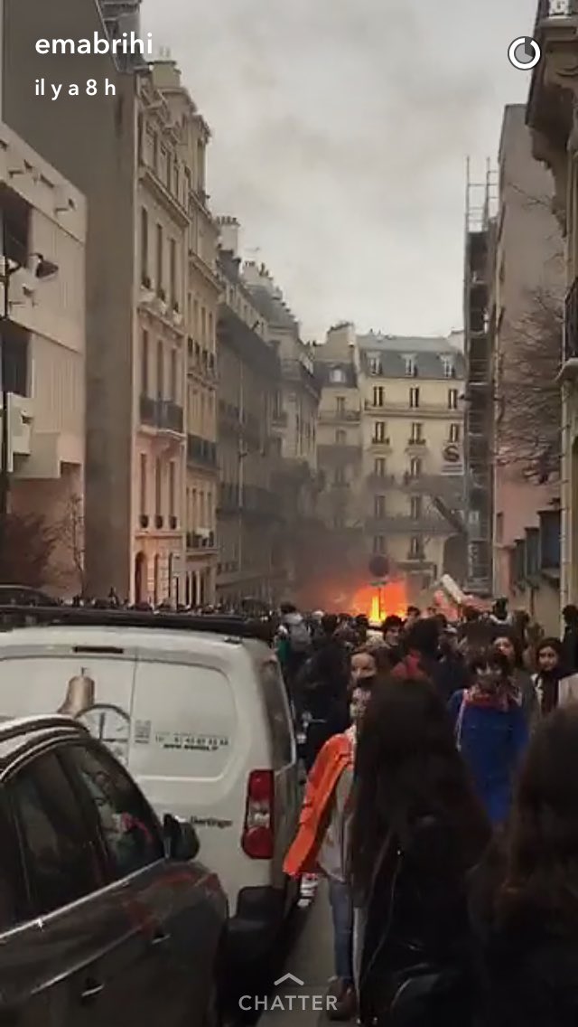 emmbronzoni's tweet photo. les bails de blocus ca déconne pas a paris https://t.co/SUdyTEgnwd