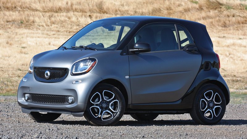 Carcuerossa's tweet photo. #SabíasQue el auto más lento del mundo es el Smart Fortwo, con una velocidad de 145k/h. #CuriosidadesMotor https://t.co/fpt7GdeykB