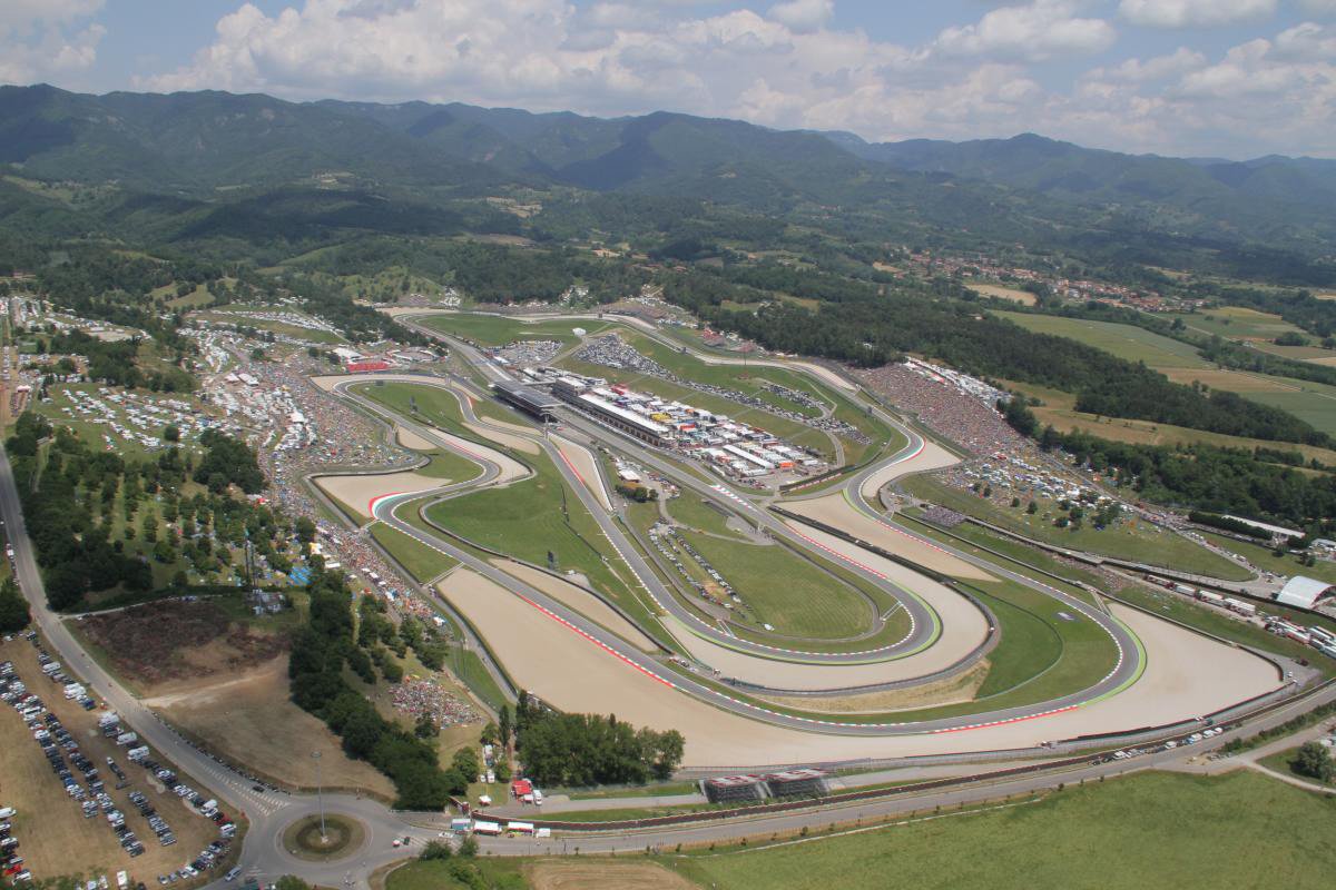 MCNSport's tweet photo. MotoGP: @oakley to become title sponsor of Mugello race - https://t.co/GJW8ZEShaa https://t.co/SklKDkIqch
