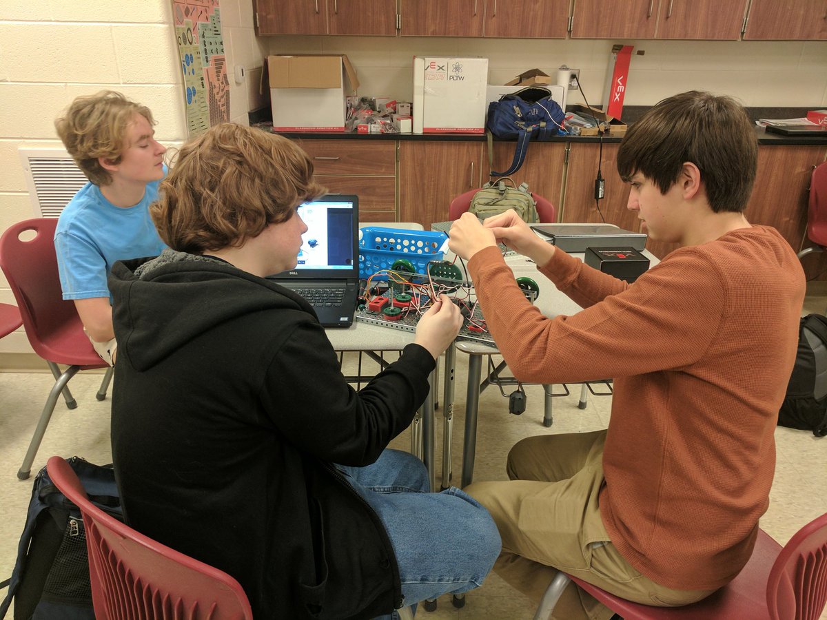kimpitt78's tweet photo. Robotic Test Bed builds in Hartselle Engineering @hartsellehigh #HartselleEngineering https://t.co/c5l8UjWztJ