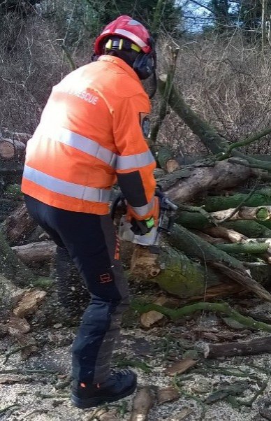 HWFireDroitwich's tweet photo. #stormdoris keeping our USAR chainsaw crews very busy this afternoon. Scenes made safe in Kidderminster &amp; Bewdley. https://t.co/dgHNTx1SMs