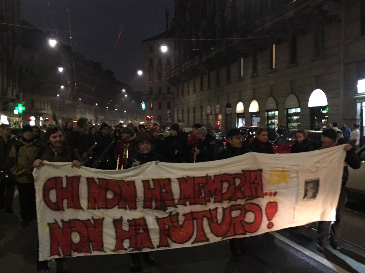 #LucaRossiVive <a href="/MILinMOV/">MilanoinMovimento</a> <a href="/TavAntifa8MI/">TavAntifaZona8MI</a> <a href="/radiondadurto/">Radio Onda d'Urto</a> <a href="/RAttiva/">RadioAttiva</a> <a href="/a_cegna/">AndreaCegna</a> <a href="/RobMaggioni/">Roberto Maggioni</a>