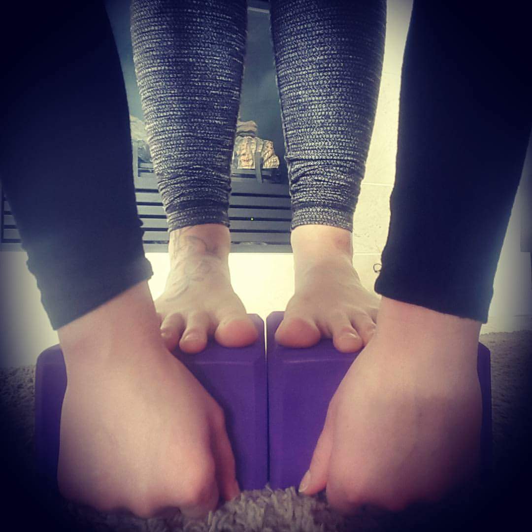 HolisticBrooke's tweet photo. Want to up your forward fold game? Try sticking a thin/thick block under your feet to create some more space. #lovethistrick #proplove #yoga https://t.co/gOpOXia46M