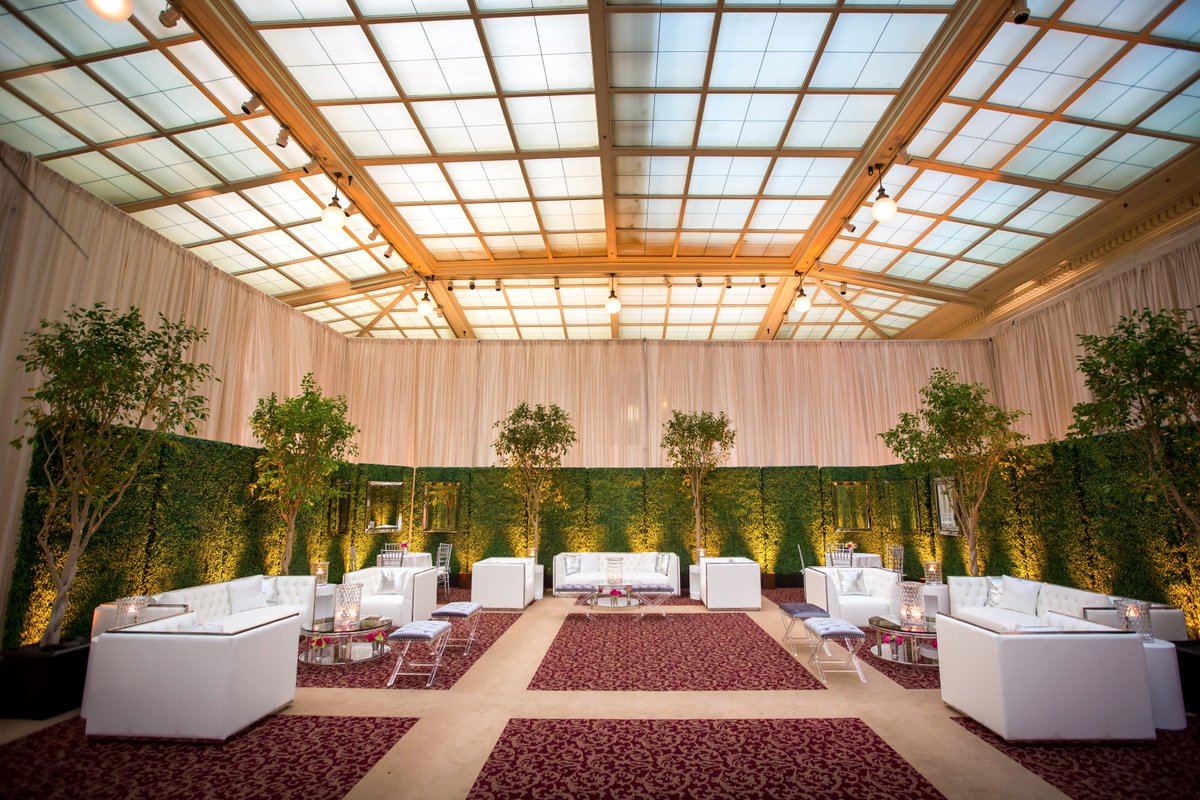 BrightRentals's tweet photo. Our new #BlancCollection making a grand appearance @ San Francisco City Hall! @SFCity_Hall #SFCityHall #NapaChat #SonomaChat #WeddingPlanner https://t.co/FPBoF4fTg5