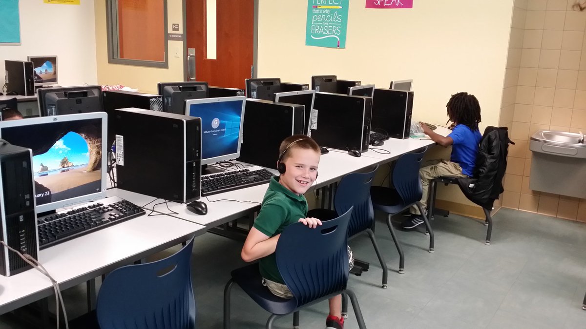 MaryAnnCat72's tweet photo. #dldaysdirc #vbevibe Ms. Craner's class doing some Digital  Learning. https://t.co/0ASb0j3TVy