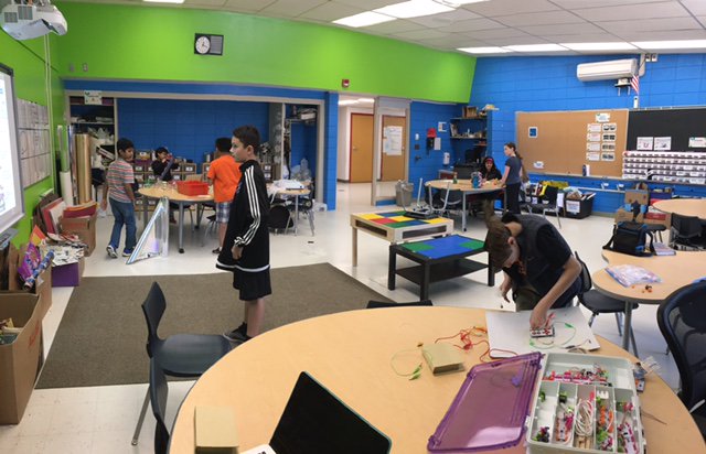 eps_tech's tweet photo. 5th grade recess makers!  Working on 5/6 Makerspace Winter Challenge- solving problems around the school. https://t.co/FdvxqA4uJw