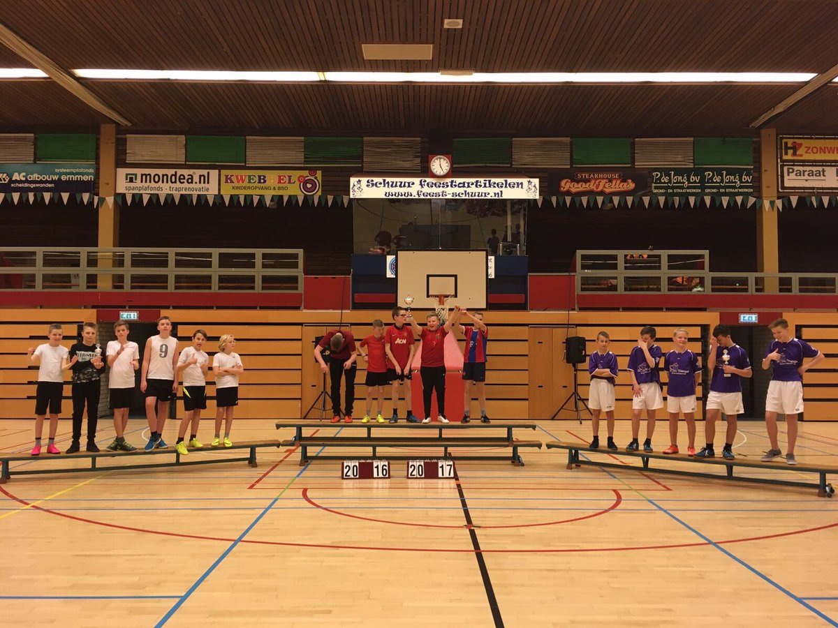 FC Rik winnaars van de 1e succesvolle editie van het <a href="/EBVMustangs/">EBV Mustangs</a> scholenbasketbaltoernooi! 2e De Toppers, 3e Basketbiemers. #SportiefEmmen