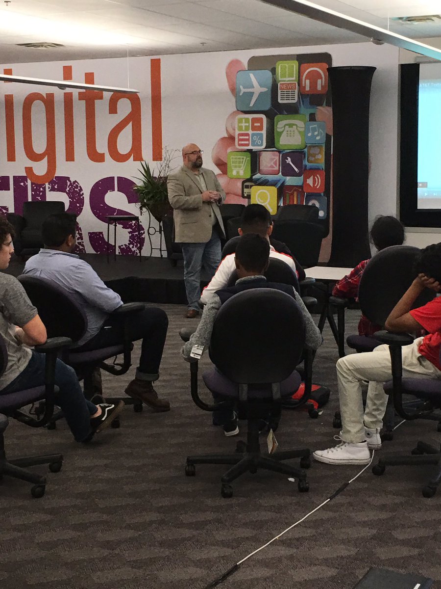 AlishaNeilson5's tweet photo. Joseph Catletti delivering the important message about #ItCanWait. Very powerful mage! #HACEMOS #HighTechnologyDay #LifeAtATT @guiseppe54 https://t.co/enkSfZtxOE
