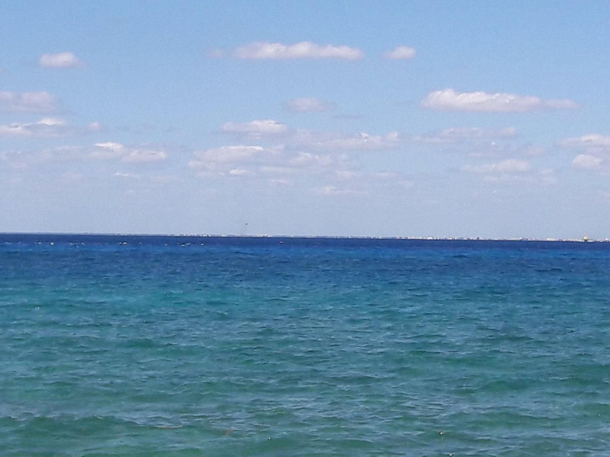 Djtrejo's tweet photo. Asi se ve #PlayadelCarmen desde #Cozumel #VisitaQuintanaRoo @VivoEnCancun @MexicoDestinos @MexicoHoteles https://t.co/AyRD1TzUWw