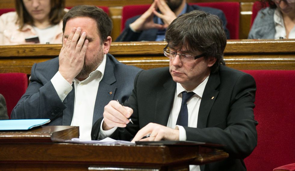 Er_Richal's tweet photo. -Estimat Mariano, ¿te acuerdas de lo que te conté de Junqueras? Pues ahora se ha tirado un pedo en la mano y se lo está oliendo. No puc mes. https://t.co/K9e4OvWHv3