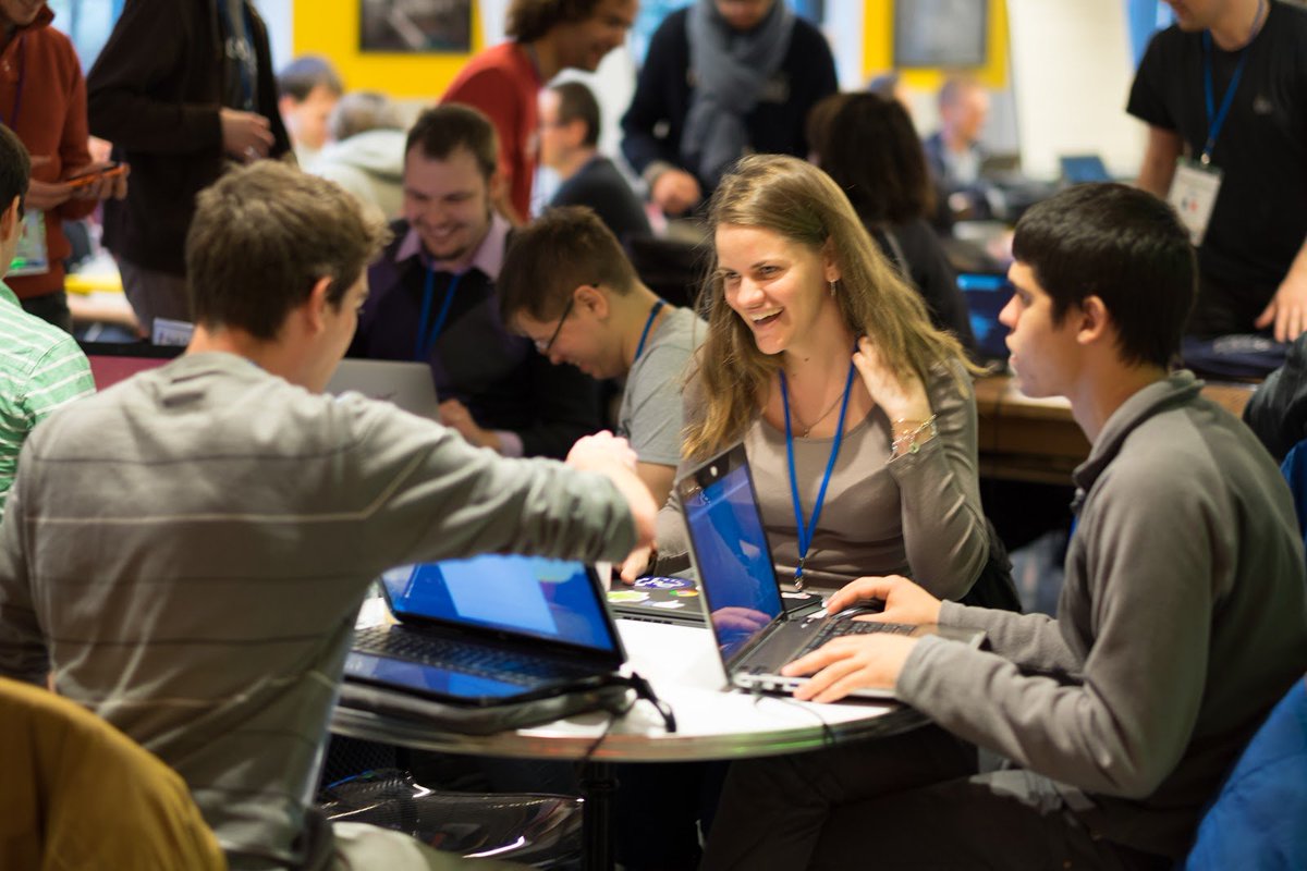 GoogleEnFrance's tweet image. Sortez votre + beau clavier ⌨ faites chauffer votre processeur 🔌 #Hashcode2017 👉 Top départ au sein des 40 hubs français