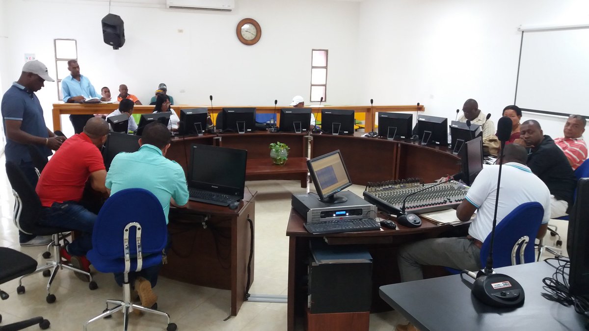 ConcejoTurbo's tweet photo. En el concejo de Turbo,   Secretaria de Hacienda, María Lucía Chaverra,  rindiendo informe. https://t.co/oPh9O2LTAu