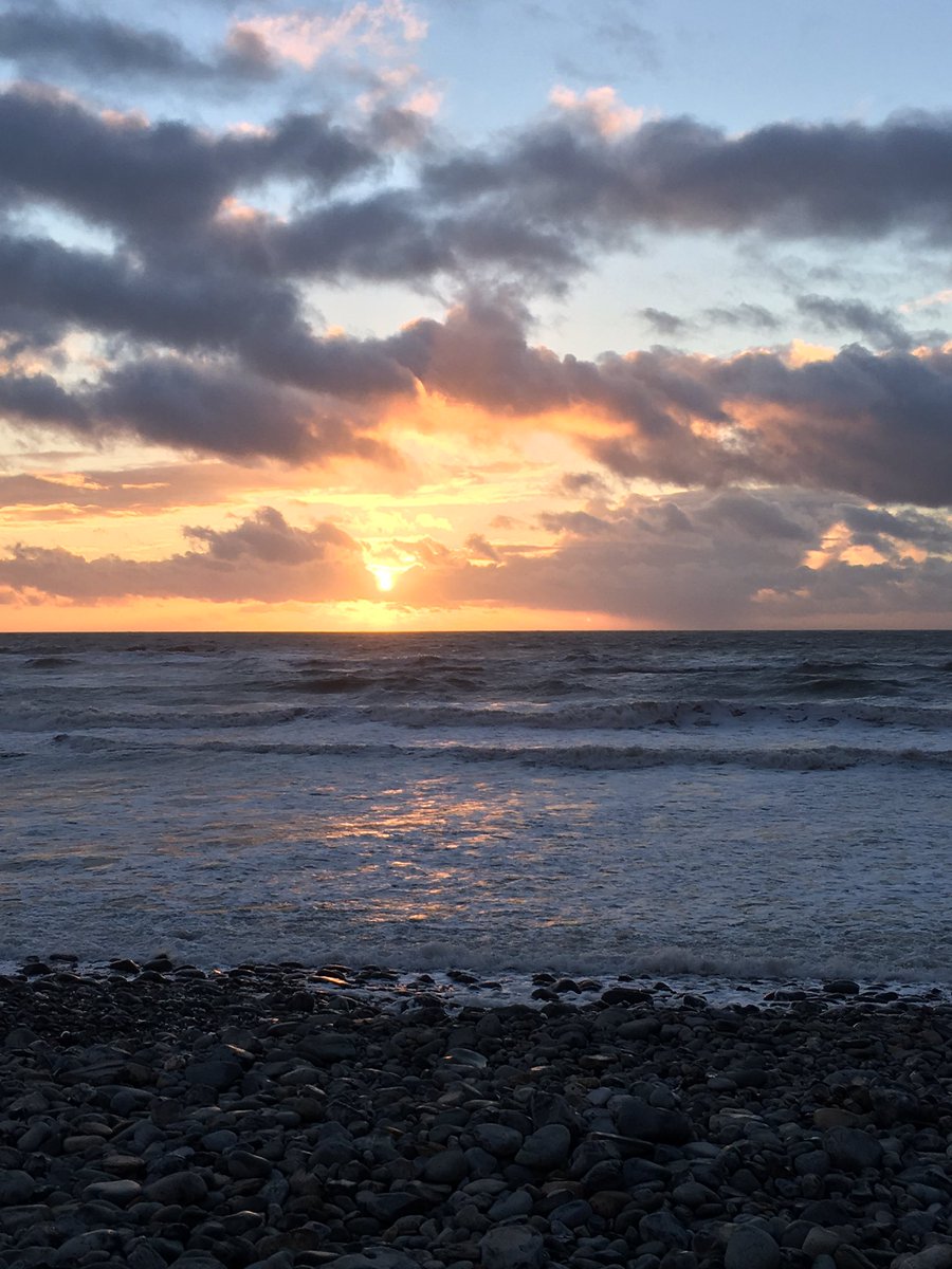 MyleneGibson's tweet photo. Goodbye Storm Doris #StormDoris #Llwyngwril #Wales https://t.co/ntwPieVjKe