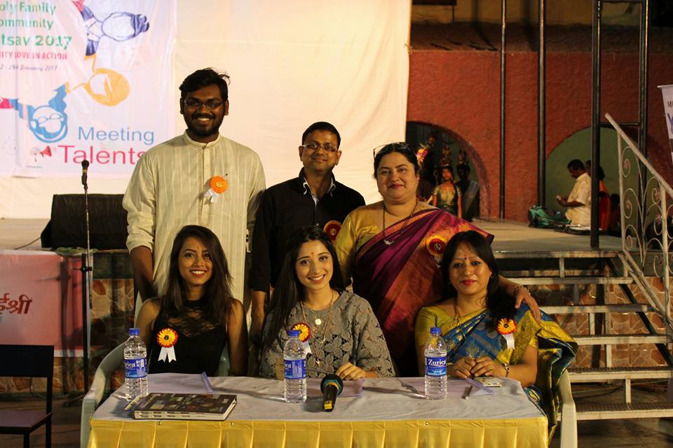 VrushikaM_FC's tweet photo. .@VrushyyMehta &amp; @samenthaf as Judges for Dance Competition at Holy Family Utsav 2017, comprising 3000 ppl! https://t.co/jvpyHuWeGy