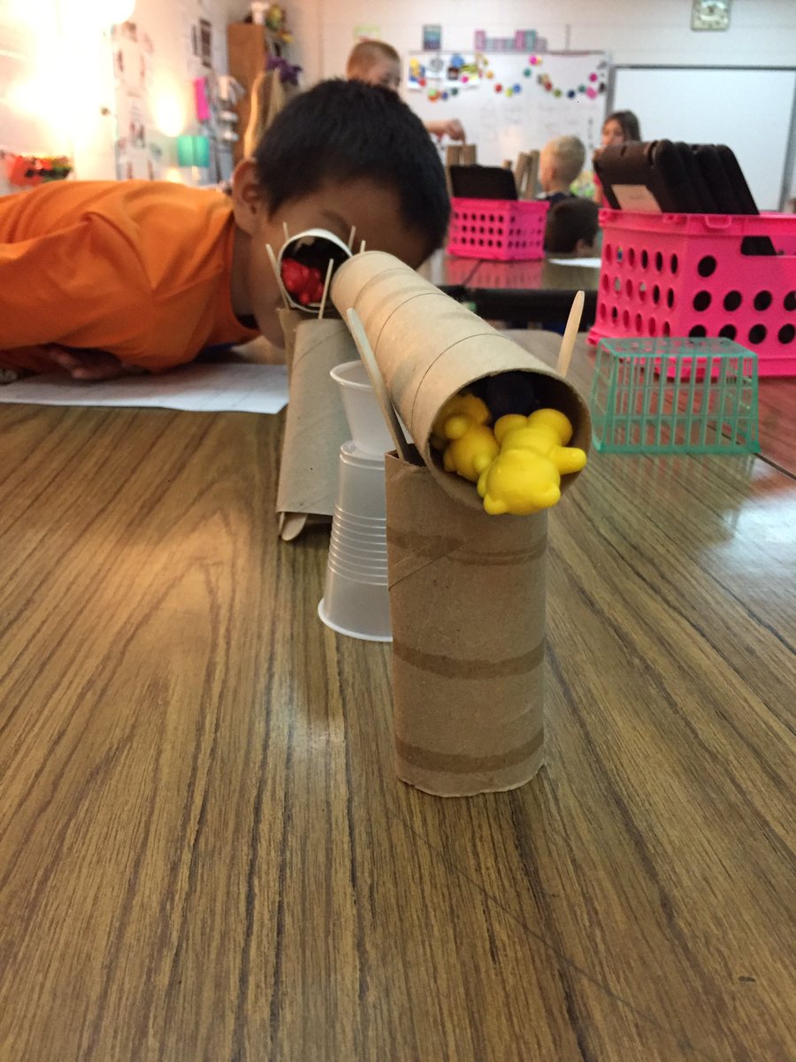 STEMatRBES's tweet photo. @RBESRoadrunners at @LexingtonOne designed and created bridges after reading 21 Elephants! #literacyinstem #steam #Firstgradersinstem https://t.co/f4VDBff1l2