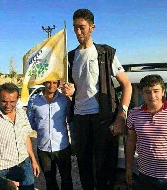 mawivatan's tweet photo. GUİNNESS REKORLAR KİTABINA GÖRE SULTAN KÖSE DÜNYANIN EN UZUN OROSBU ÇOCUĞU SEÇİLM��ŞTİR https://t.co/Zb7GSif1zY