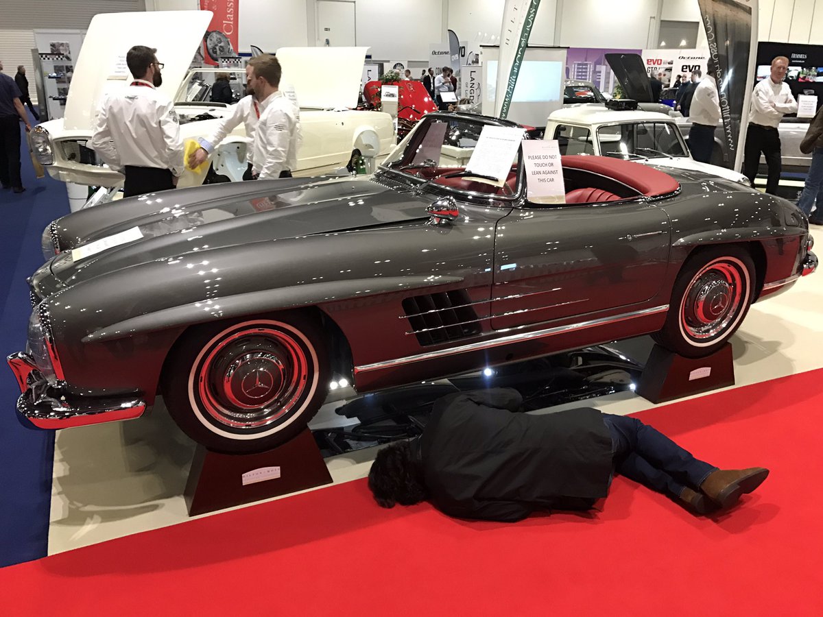 I always knew <a href="/dariofranchitti/">Dario Franchitti</a> was a car anorak but he didn't have to point it out by getting on the floor &amp; wearing an anorak!
😂
#LCCS2017