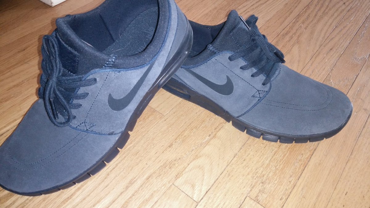 WellandFlag's tweet photo. @NikePorn #janoski #nolacesneeded #justorshow https://t.co/u5sWpCan1z