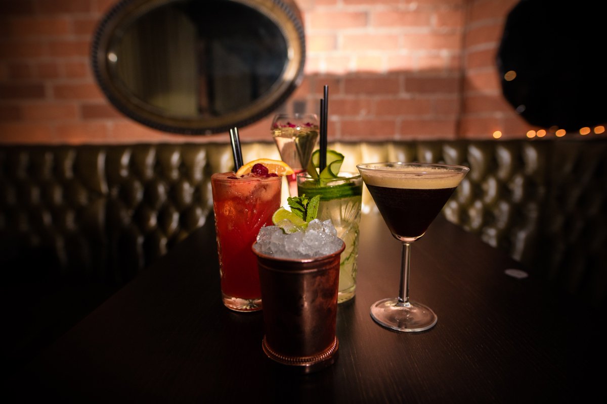 Join us for thirsty Thursday's. The weekend starts now at The Firepit🍸🍸#ThirstyThursday #TheFirepit #Cocktails #SteakHouse