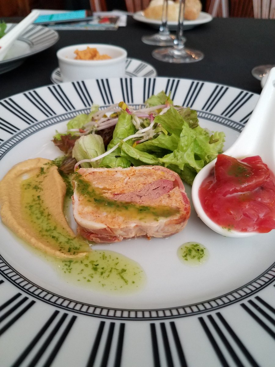 TonedDownMo's tweet photo. Food is great so far. #FrenchMenu #Argentina https://t.co/2yGlX8IYJo