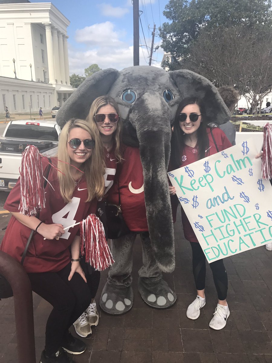 Laney_Howard's tweet photo. STUDENTS NEED MORE FUNDING FOR HIGHER EDUCATION!! WE WANT 1/3!! #ALHigherEd #alpolitics #HigherEd https://t.co/jBgvPDKHwR