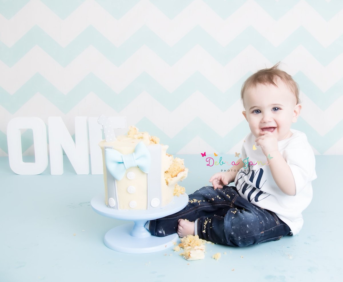 DebraJanePhotos's tweet photo. Lincoln cake smash &amp; splash 

#HappyBirthday #cake #Gloucestershire #gloucester #Cheltenham #bristol #London #Children #family #photoshoot https://t.co/bXGVr7ayh3