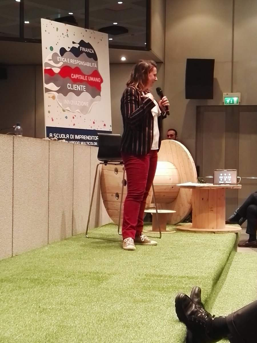 GGI_Torino's tweet photo. È il momento di #BenedettaAreseLucini e della sua #ovalmoney qui all'evento sul #fintech
#oggi2017 #ogginext #thinkmulticolor https://t.co/AW5cKzaBgQ