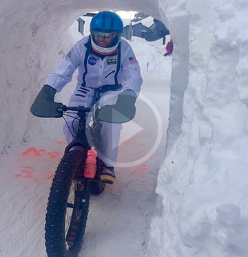 AdventureProMag's tweet image. We get the low down from up high at the #Silverton Whiteout, a #fatbike costume party/BB gun, bacon &amp;amp; beer festival bit.ly/2mc7jbu