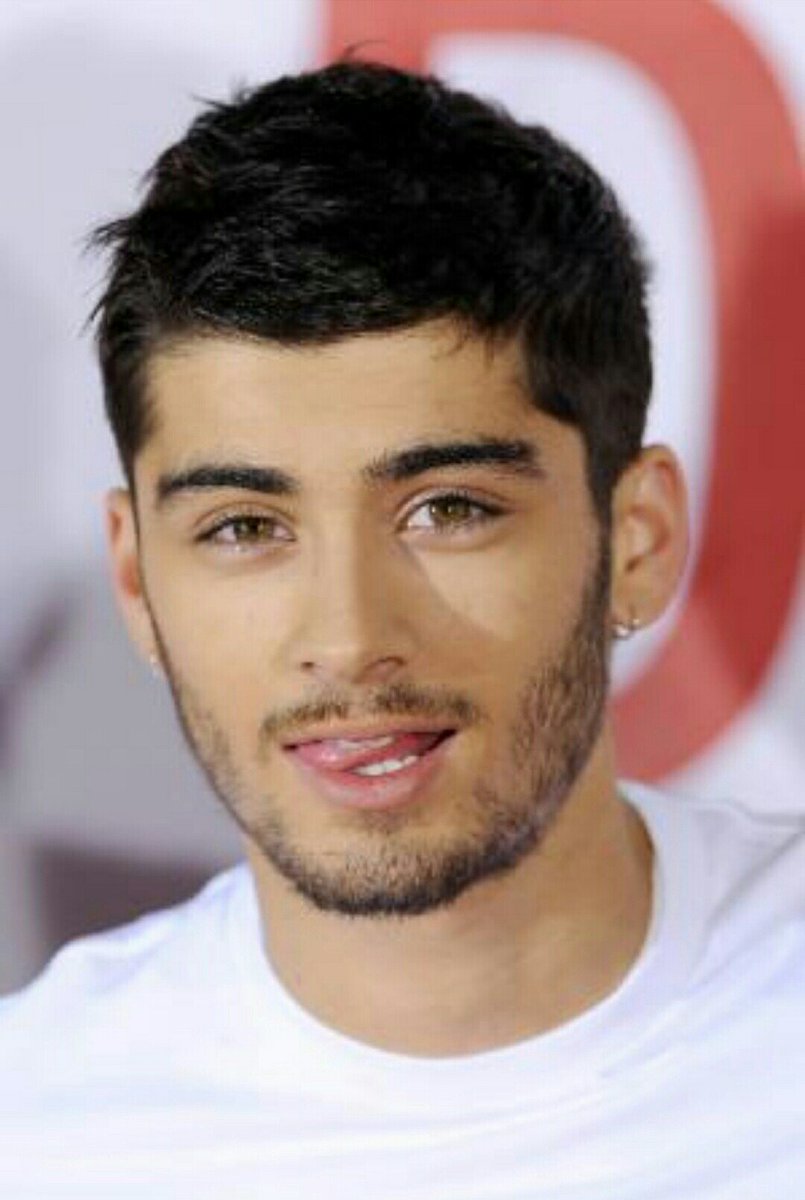 sleeplessxthome's tweet photo. RT TO MAKE ZAYN WIN
#Pillowtalk #BestMusicVideo #iHeartAwards https://t.co/TsGkzbJKcG