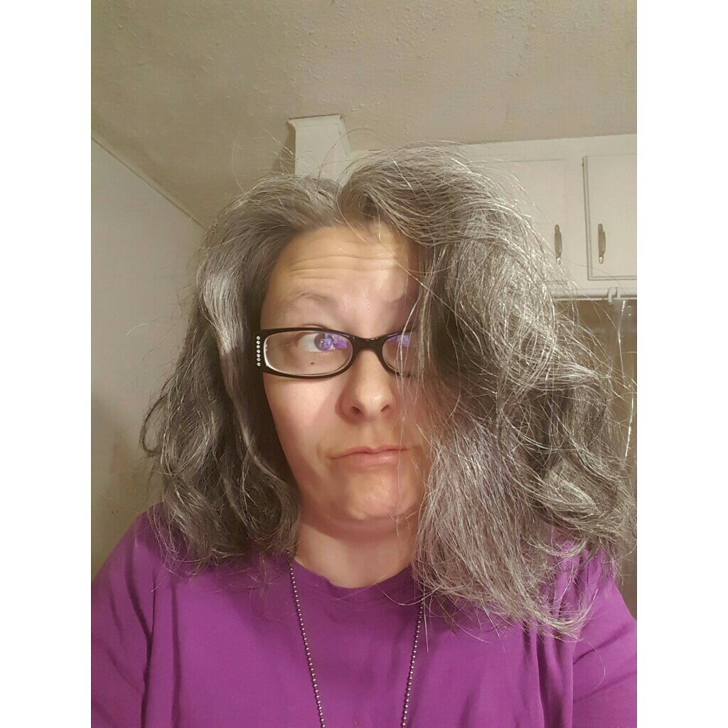 witchee1014's tweet photo. Dear #Pinterest you said for beachy wave hair to sleep with my hair wet. This is pomeranian licked a light socket. #badhairlife #pinfail https://t.co/Ko3UxSvRdX