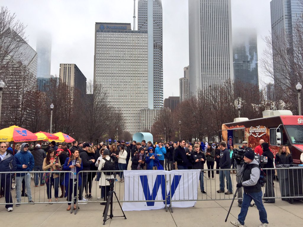 Cubs's tweet photo. Play ball! ⚾️📱 #HitForMobileTix https://t.co/bmQZzdzhFe