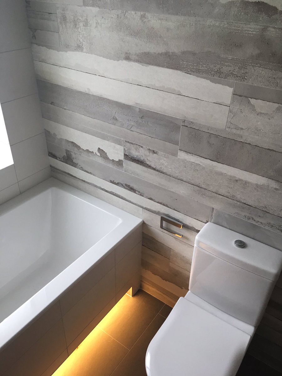 Love the effect of this LED under the bath in job we just finished in Ranelagh. #fibreled #bath #toilet #villeroyandboch #sapphirebathrooms