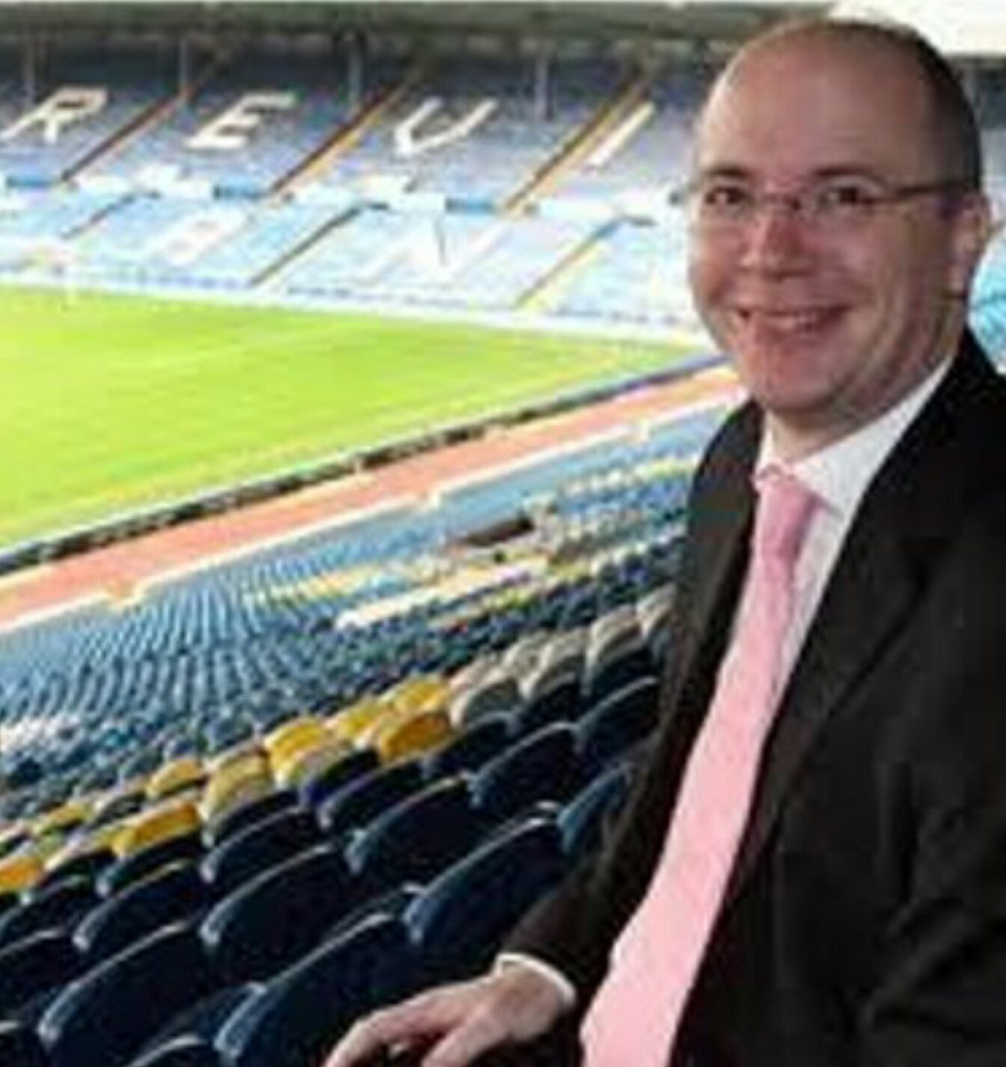 T0MA4LIFE's tweet photo. @lufctrust to reveal new honour member. #lufc legend Shaun Harvey. I also see ttgm/lust now have blue tick. They love their ego massaging. https://t.co/SBNodS0zPX