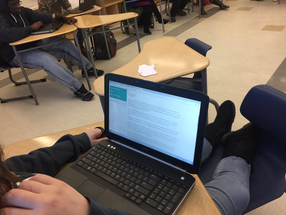 JosephHFuller's tweet photo. Practicing #DLday in the #DHSILC with #UDLib Students are researching viewpoints on animal cruelty. #shouldabeenasenator https://t.co/MSKRvKJTBx