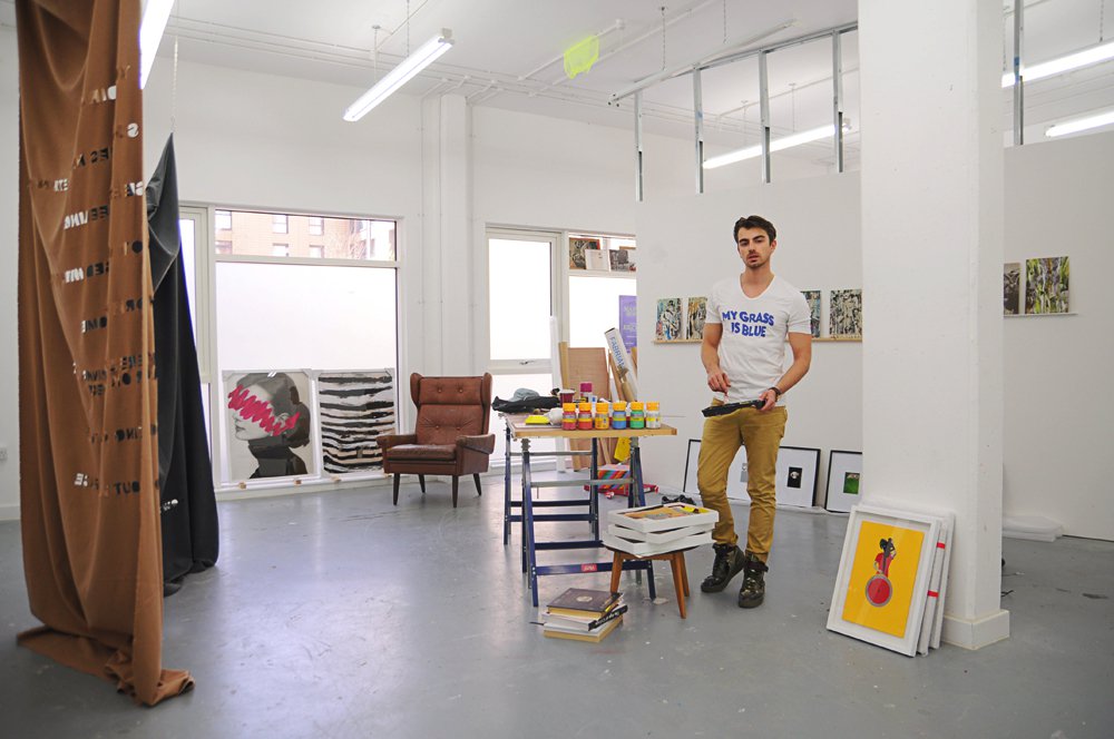 Lynx_art's tweet image. Meet #PiotrKrzymowski - London-based visual artist. 
 wp.me/p2So8V-49S #collage #art #neon #retrocinema #londonartist