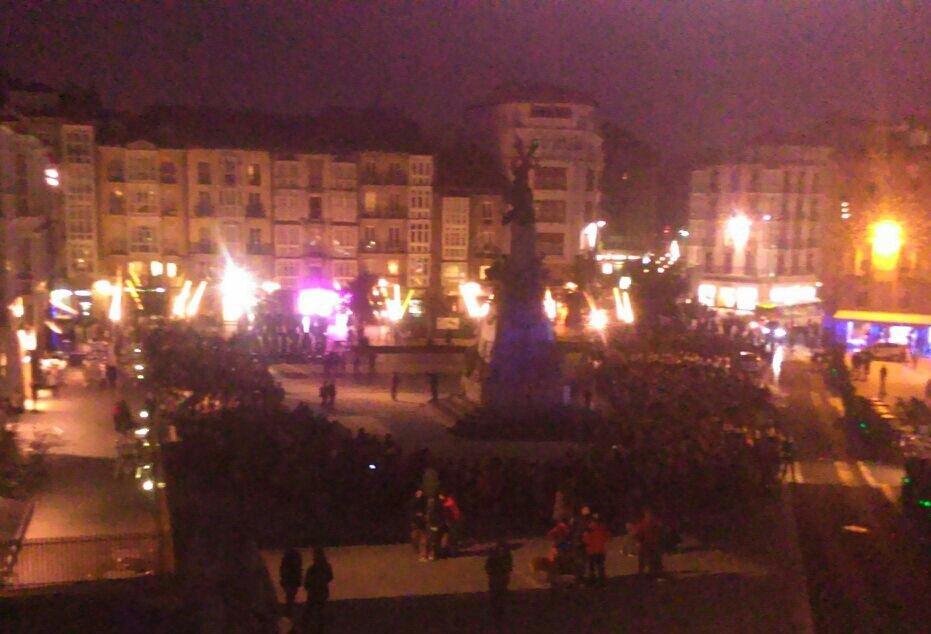 Impresionante marea humana en #Gasteiz contra la reapertura de la Central Nuclear de #Garoña #Garoñaitxibetiko #GaroñaNiDeCoña #Vitoria