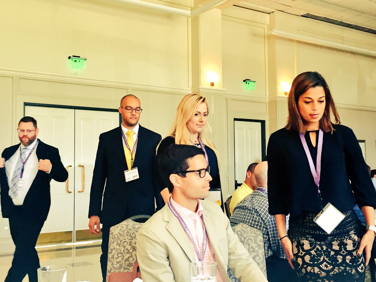kwamagyemang's tweet photo. Winning team from inaugural ASMA case study competition. @BaronAuseman @Back_datASHup &amp; @Nicoleeeb12, coached by C. Biddy 👨🏻‍🏫 @DrBarnhill https://t.co/zXKJxbVhTb