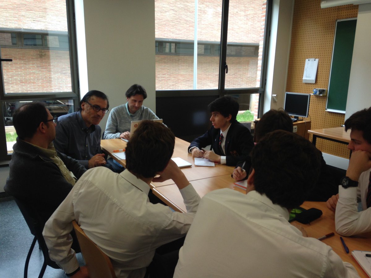 ypsilon_viaro_'s tweet photo. Sessió a la @UABBarcelona per millorar el nostre projecte científic. Ens ajuden molt els consells que ens donen. #beypsilon @FLLSpain https://t.co/5fPhi6Nq5y