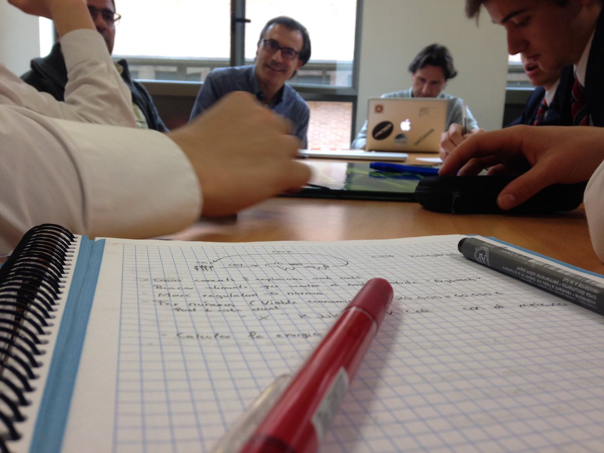ypsilon_viaro_'s tweet photo. Sessió a la @UABBarcelona per millorar el nostre projecte científic. Ens ajuden molt els consells que ens donen. #beypsilon @FLLSpain https://t.co/5fPhi6Nq5y