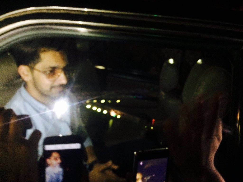 ameeshaa_kumar's tweet photo. @raibabbal Awesome evening❤ ND again didn't get a chance to meet u 😠😒But I gave gifts wat I want to give😊 https://t.co/YDxJmJQGKC