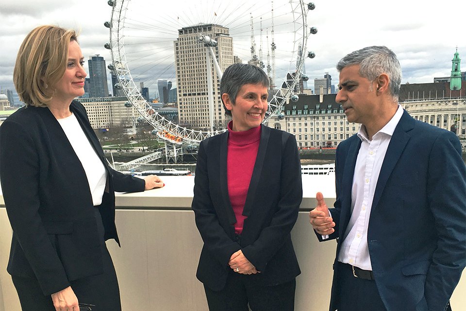 DrAlmadani's tweet photo. Cressida Dick is welcomed as new Commissioner @MetPoliceUK by @AmberRudd_MP... https://t.co/5M8o9sZRwN by #ACCSteveHeywood via @c0nvey https://t.co/2aZADE9h0v