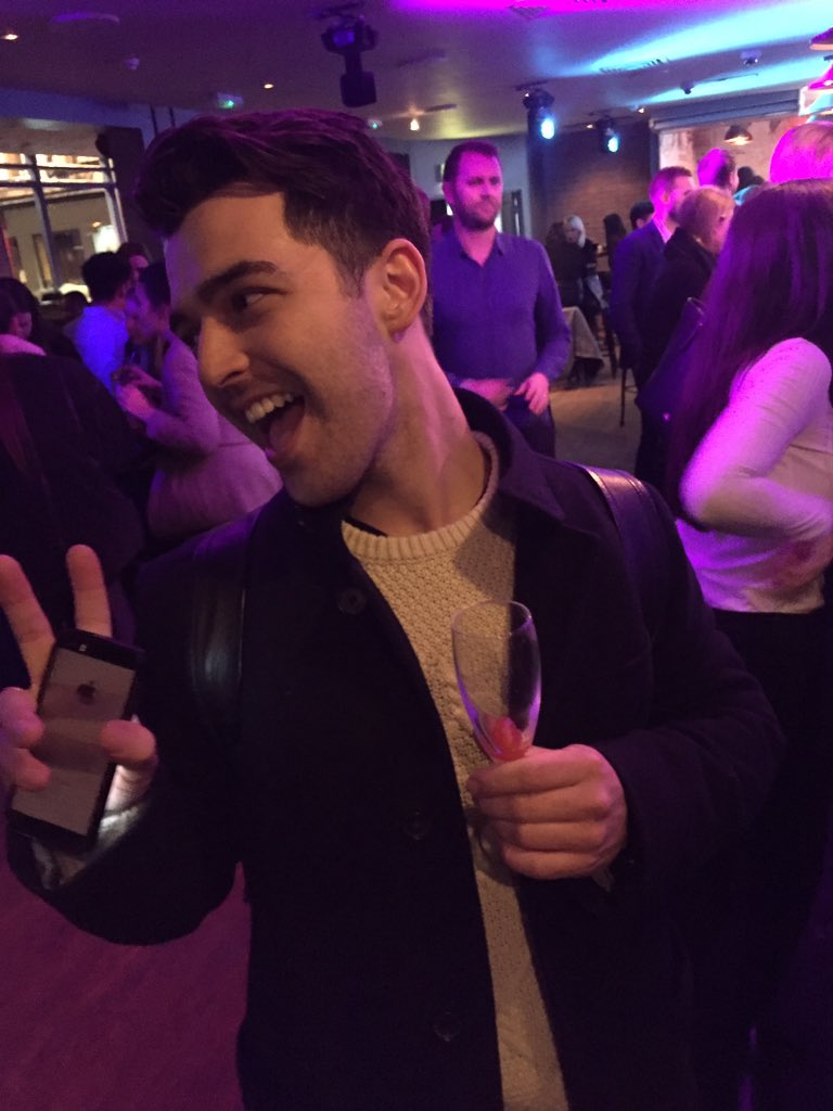 DanKrainesDJ's tweet photo. Thanks @GemBarSoho you made @ItsSimonCox very happy 👌🏻🍻 https://t.co/z8Z8o5Pc4D