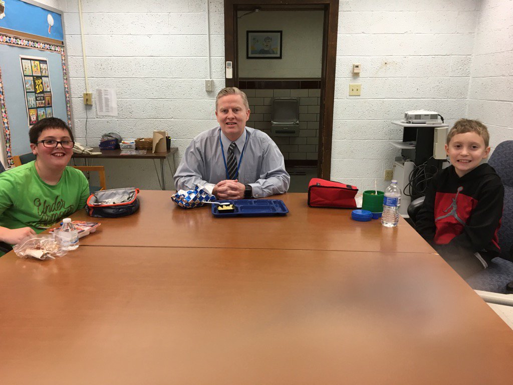 Catching up with Stewart Pride awardees during lunch with the principal! #schoolculture <a href="/Stewart_BSD/">StewartElementaryBSD</a> @BSDBucs