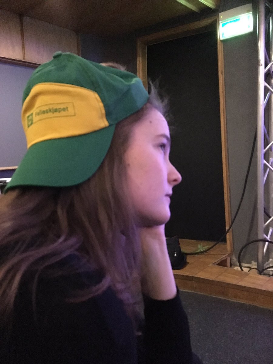 mialff's tweet photo. Norsk ungdom BRYR seg om #landbruk  #samfdebatt https://t.co/VslccU8XeN