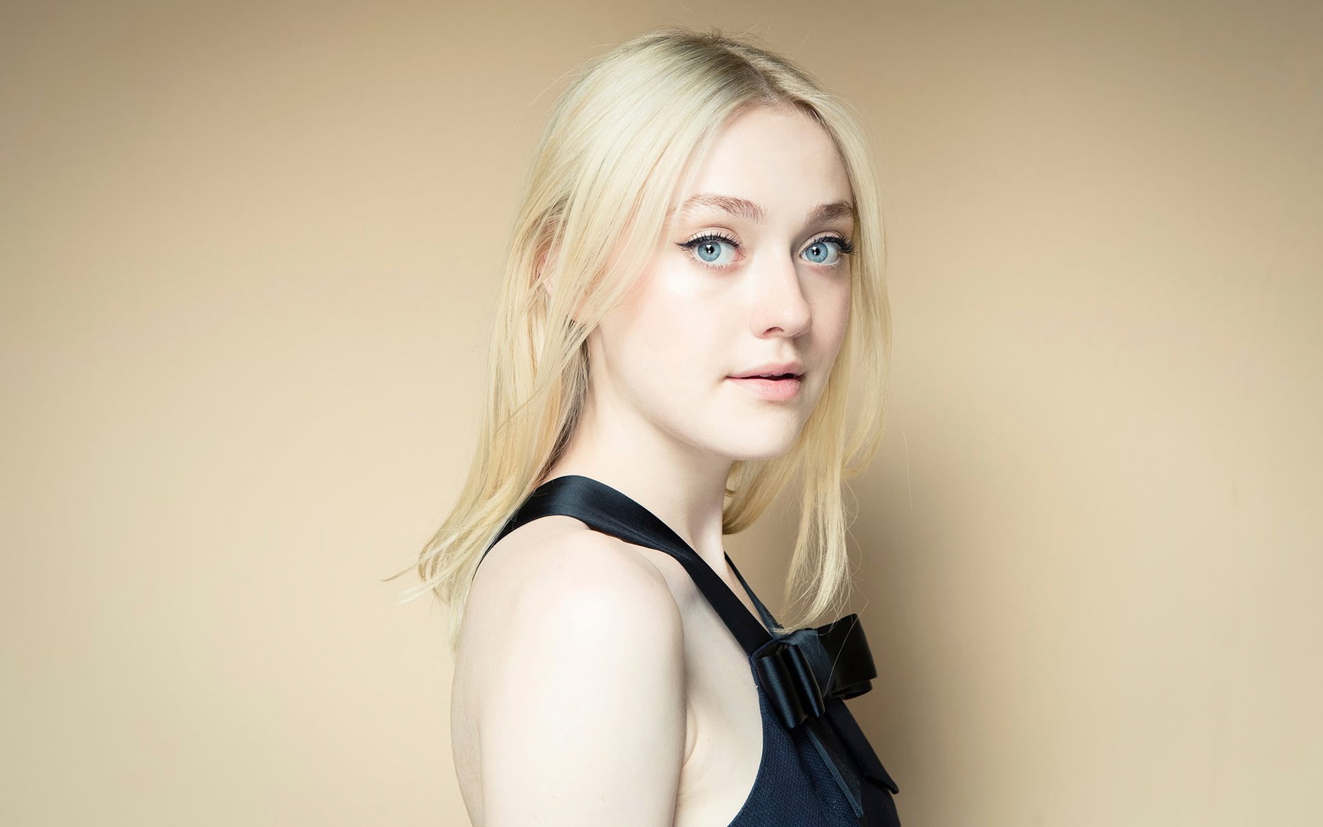 Happy to Dakota Fanning who turns 23 today!    