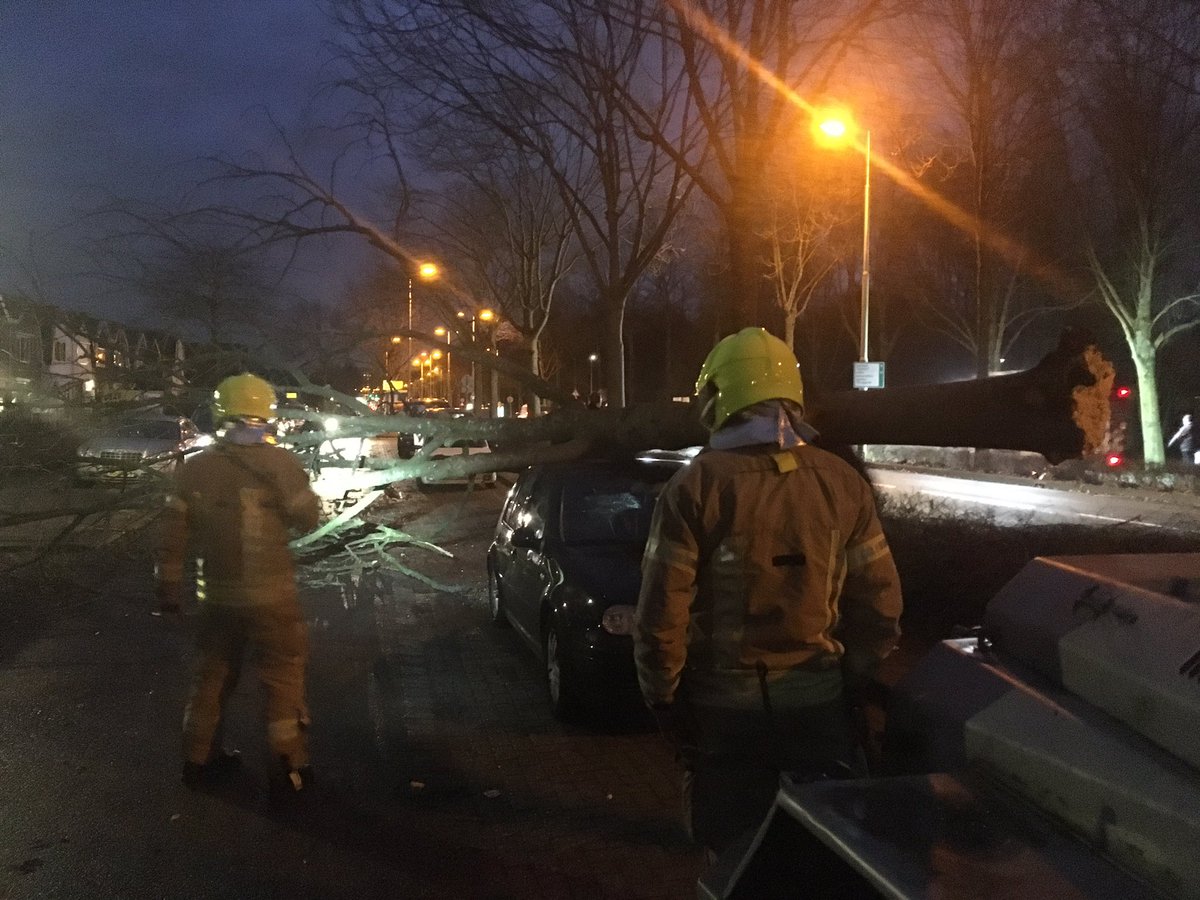 Voorlopig zijn we druk bezig met meldingen van stormschades